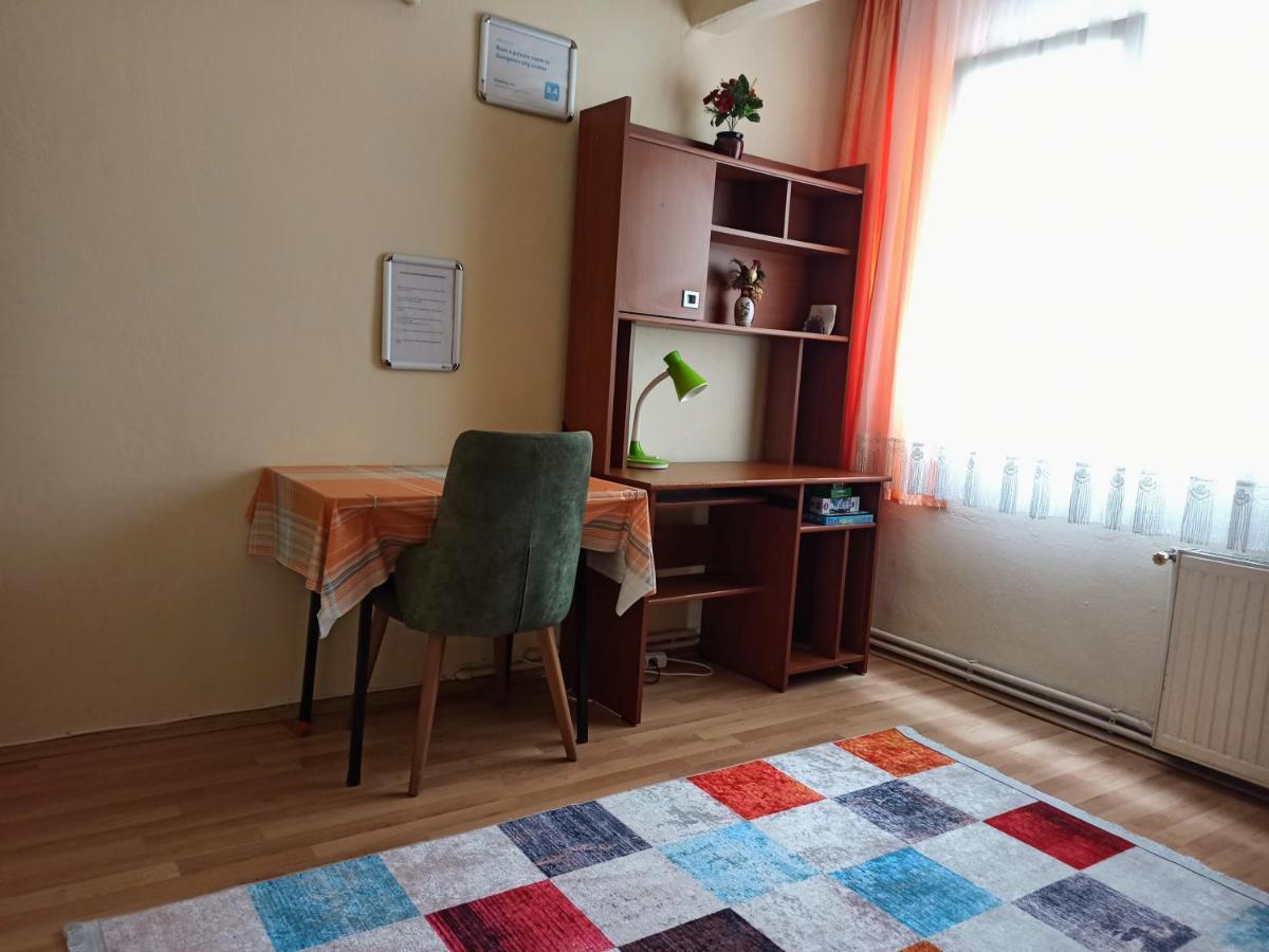 Private Room Close To Merter And Gungoren Textile Center İstanbul Dış mekan fotoğraf